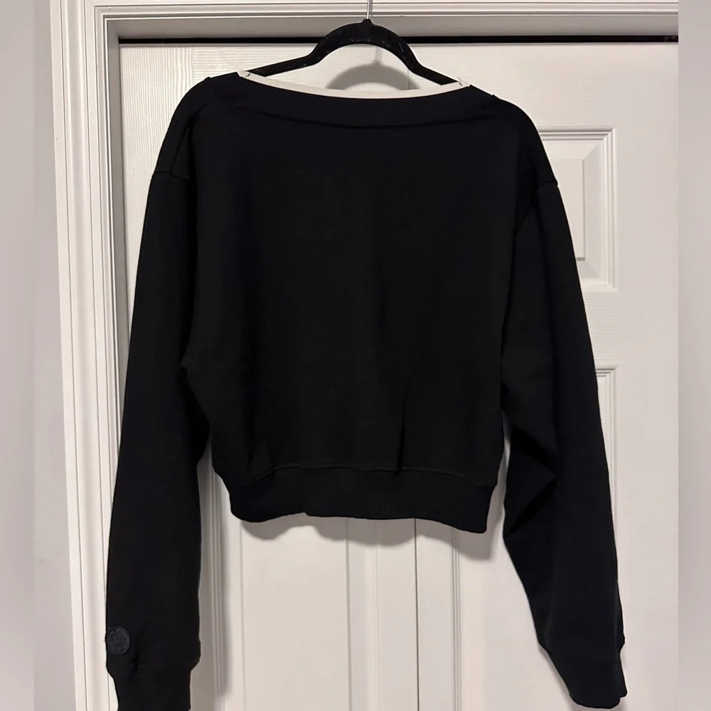 NWT PINK Victoria's Secret Black V-Neck Crop Top Sweater - SO SOFT - Picture 2 of 3